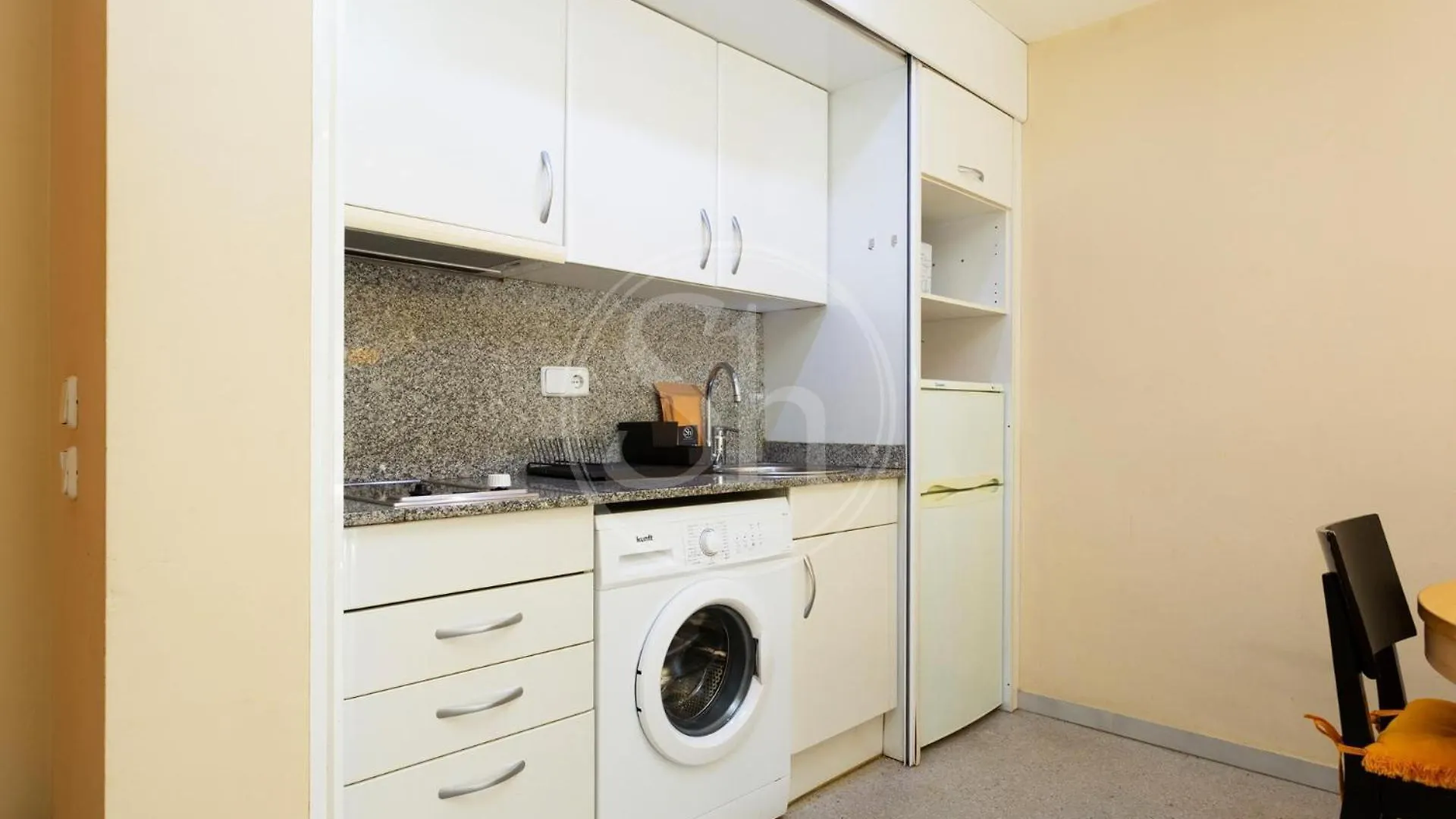 Bonito Apartamento En Eixample Barcelona 0*,  Spain